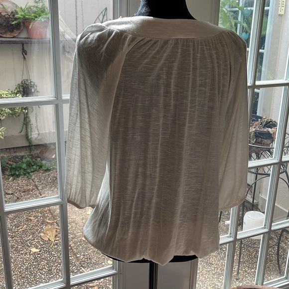 Bobeau 100% white rayon blouse size Large, semi sheer and lace front - Picture 4 of 7